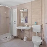 شقة Joni Cikat مالي لوشينغْ