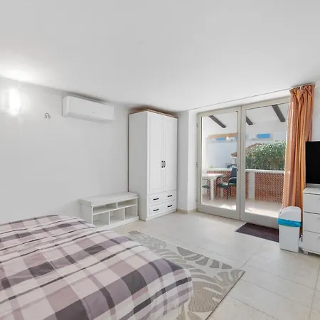 Joni Cikat Apartamento *