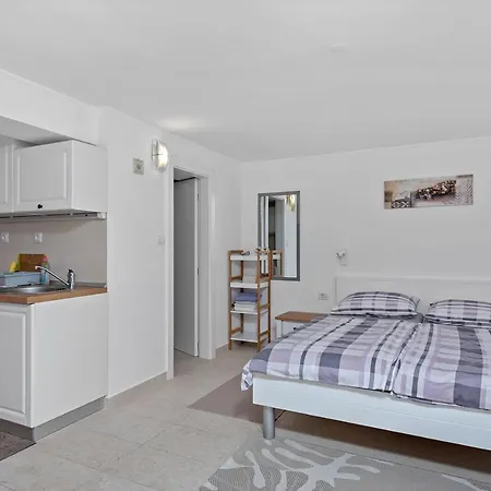 Joni Cikat Apartamento *