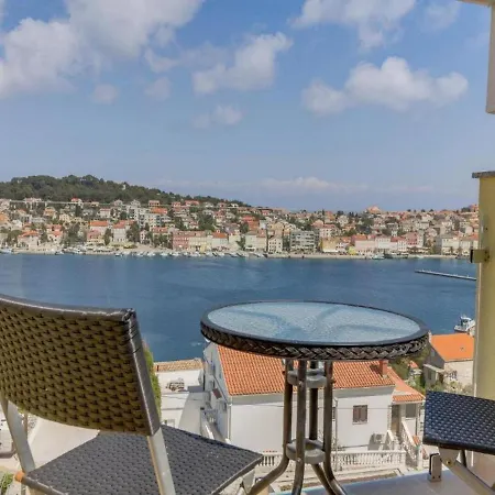 Apartment Apartments Joni Cikat Mali Losinj