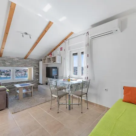 Apartments Joni Cikat Mali Losinj