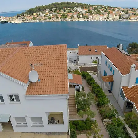 Apartments Joni Cikat Мали-Лошинь