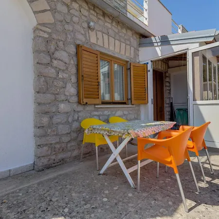 Apartments Joni Cikat Мали-Лошинь