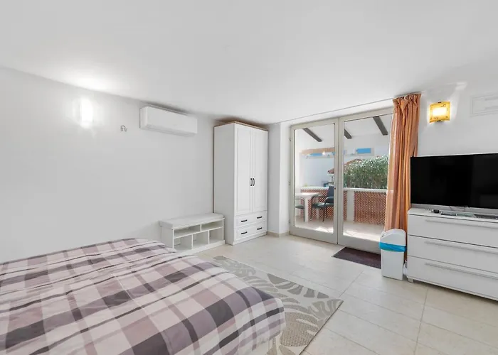 Joni Cikat 아파트 *
